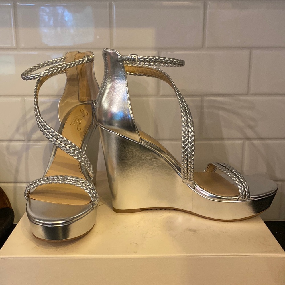 Jewel Badgley Mischka Women's Suzy Wedge Sandal